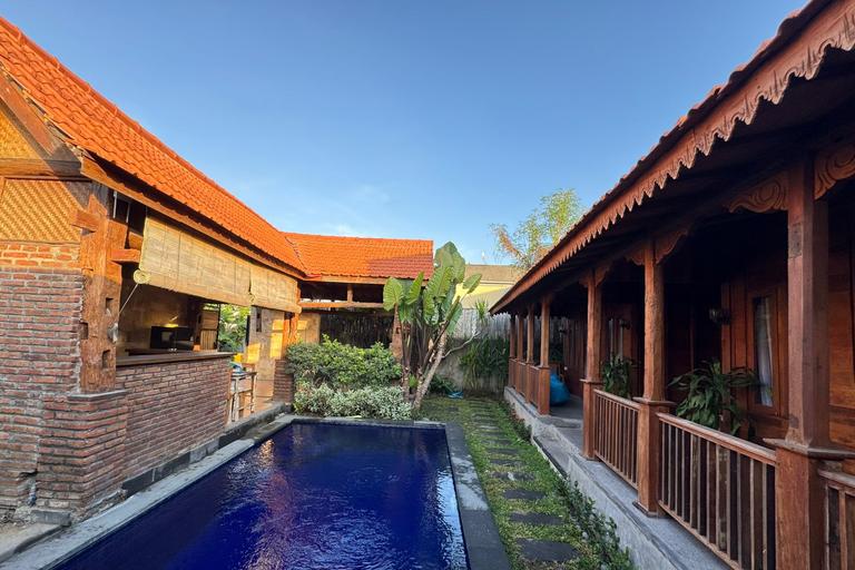 Charming 2 Br Villa Padonan | Yearly in Padonan