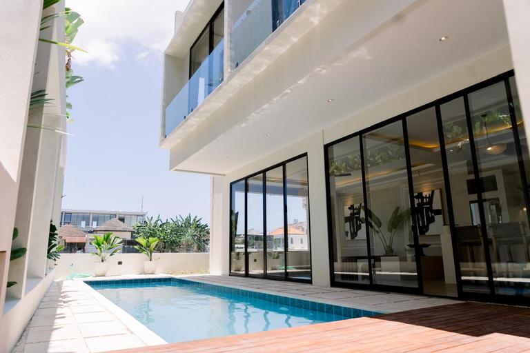 4BR Luxury Villa In Berawa in Berawa