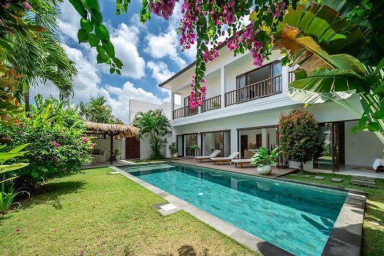4BR Villa In Kayu Tulang in Canggu